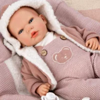 Кукла-бебе Жада с вълнен розов костюм и пелена, реално тегло - 40 см - Image 9