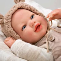 Кукла-бебе Рубен в бежов костюм на мече, реално тегло - 45 см - Image 2