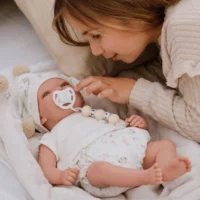 Кукла-бебе Адриана с розов плетен костюм - Image 10